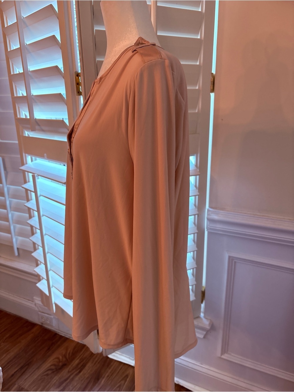 White House Black Market Soft Blush V-Neck Button-Trim Blouse - Picture 5 of 12